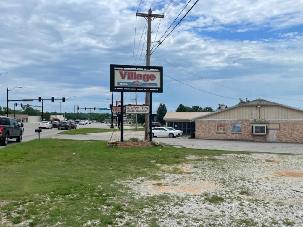 Village Inn Ada Exterior foto